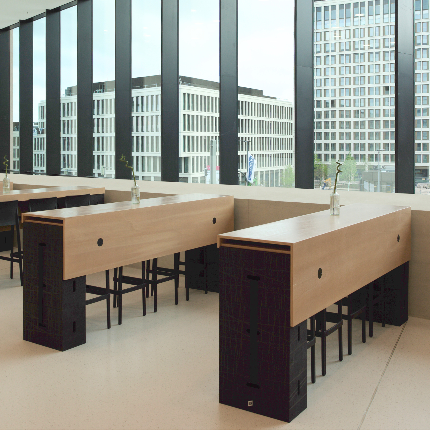 Modular table and seating elements: space companion L-module