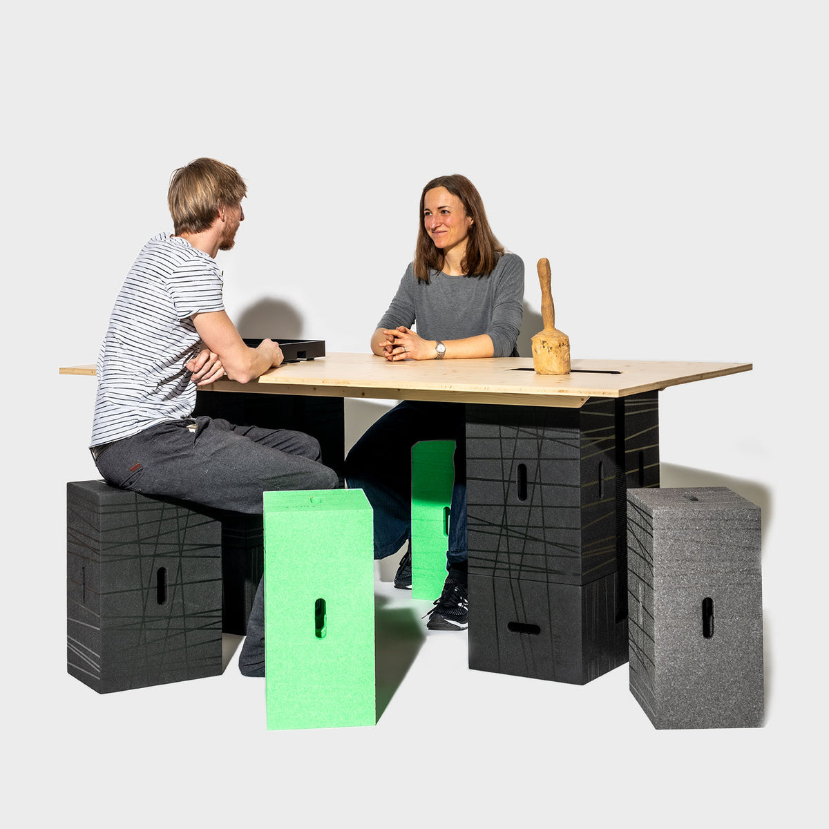 Tischplatte X-table | Klemmbare Arbeitsfläche in Sekundenschnelle